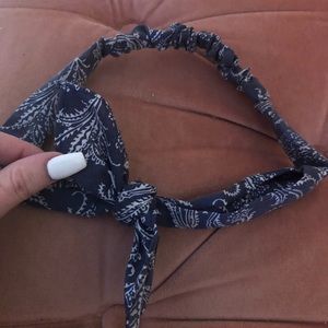 🌸 Navy and white headband